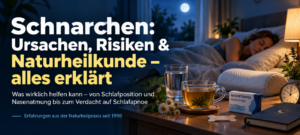 Seitlich schlafende Frau im Schlafzimmer. Auf dem Nachttisch stehen Kräutertee, ein Wasserglas und Nasenstreifen als mögliche Hilfsmittel gegen Schnarchen.